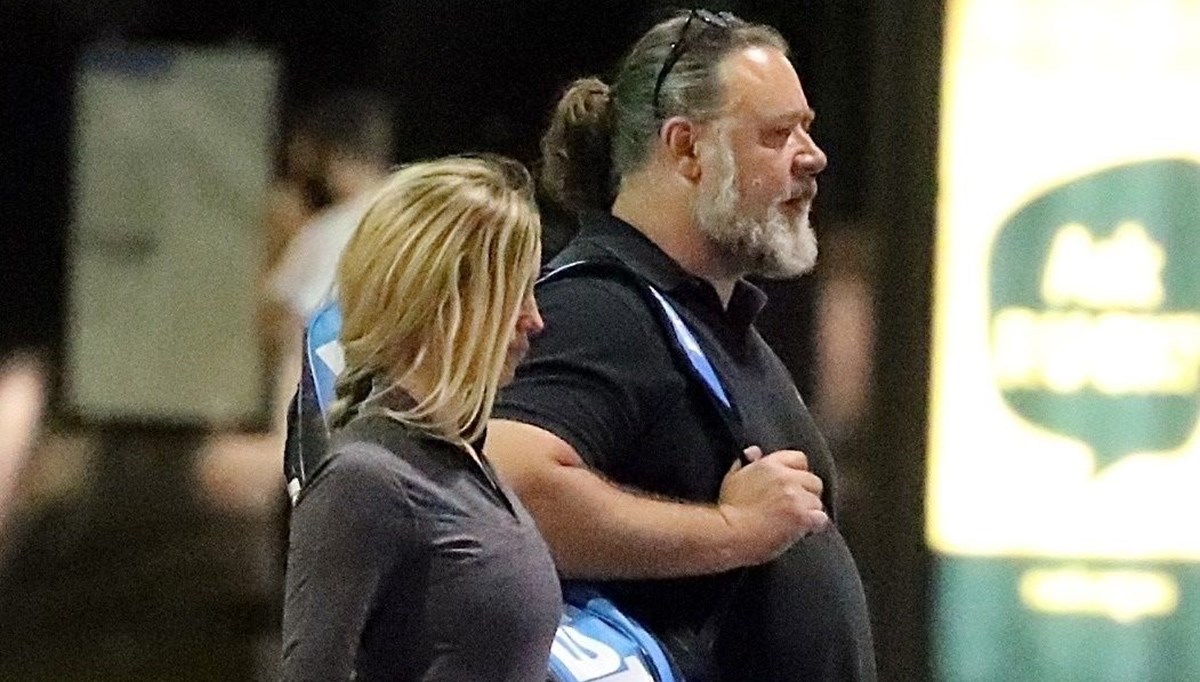 Russell Crowe ile sevgilisi Britney Theriot tenis kortunda