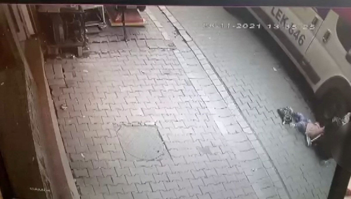 Okul servisinin altında kalan çocuk ağır yaralandı