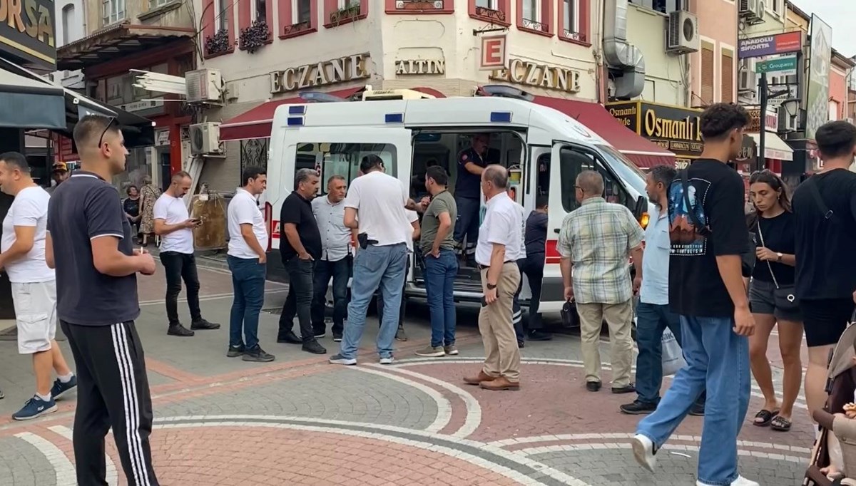 Caddede yürürken başına yorgun mermi isabet etti Caddede yürürken başına yorgun mermi isabet etti