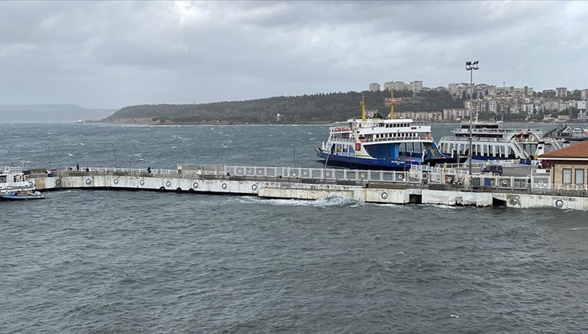 Çanakkale'de fırtına: Yarın bazı feribot seferleri iptal