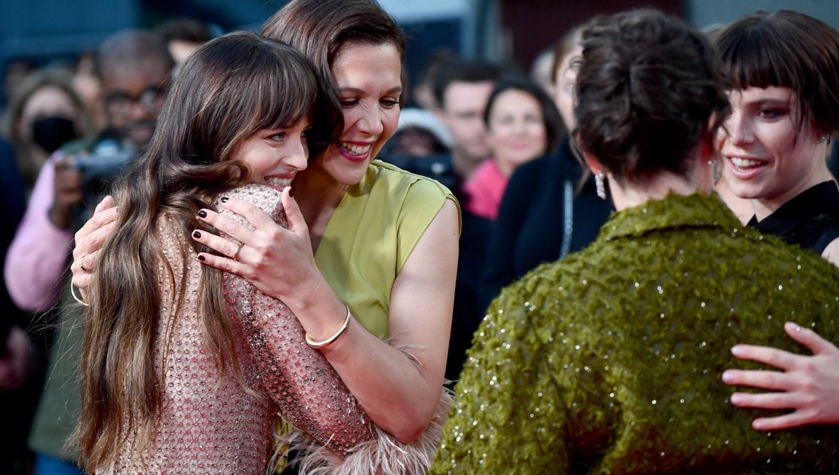 Ünlü yıldızlar The Lost Daughter galasında buluştu