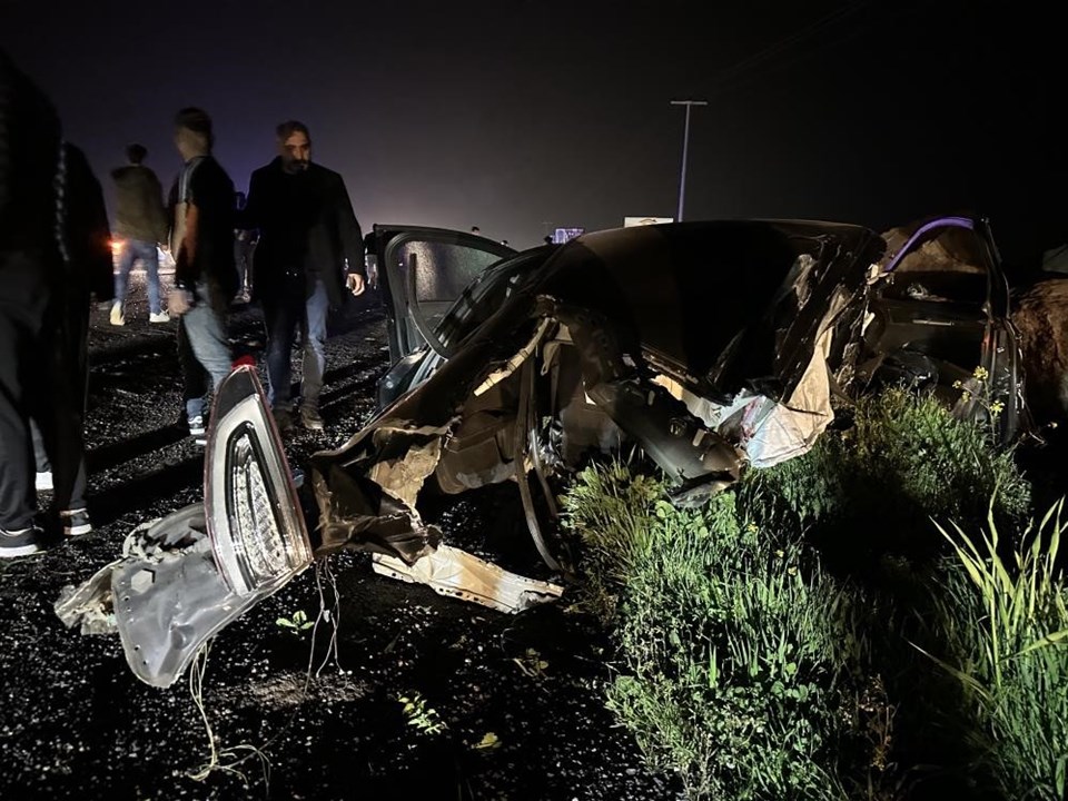 Şanlıurfa'da feci kaza | Otomobil ikiye bölündü: 3 ölü, 6 yaralı - 1