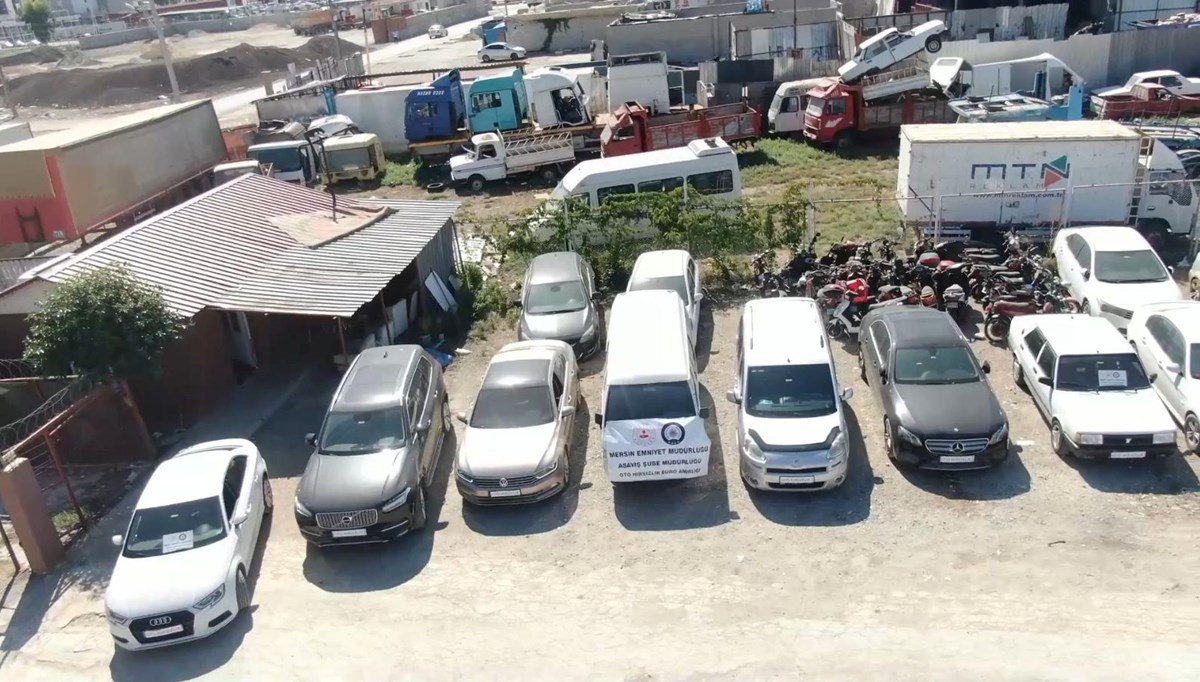 Depremde hasar gören araçlarla Depremde hasar gören araçlarla