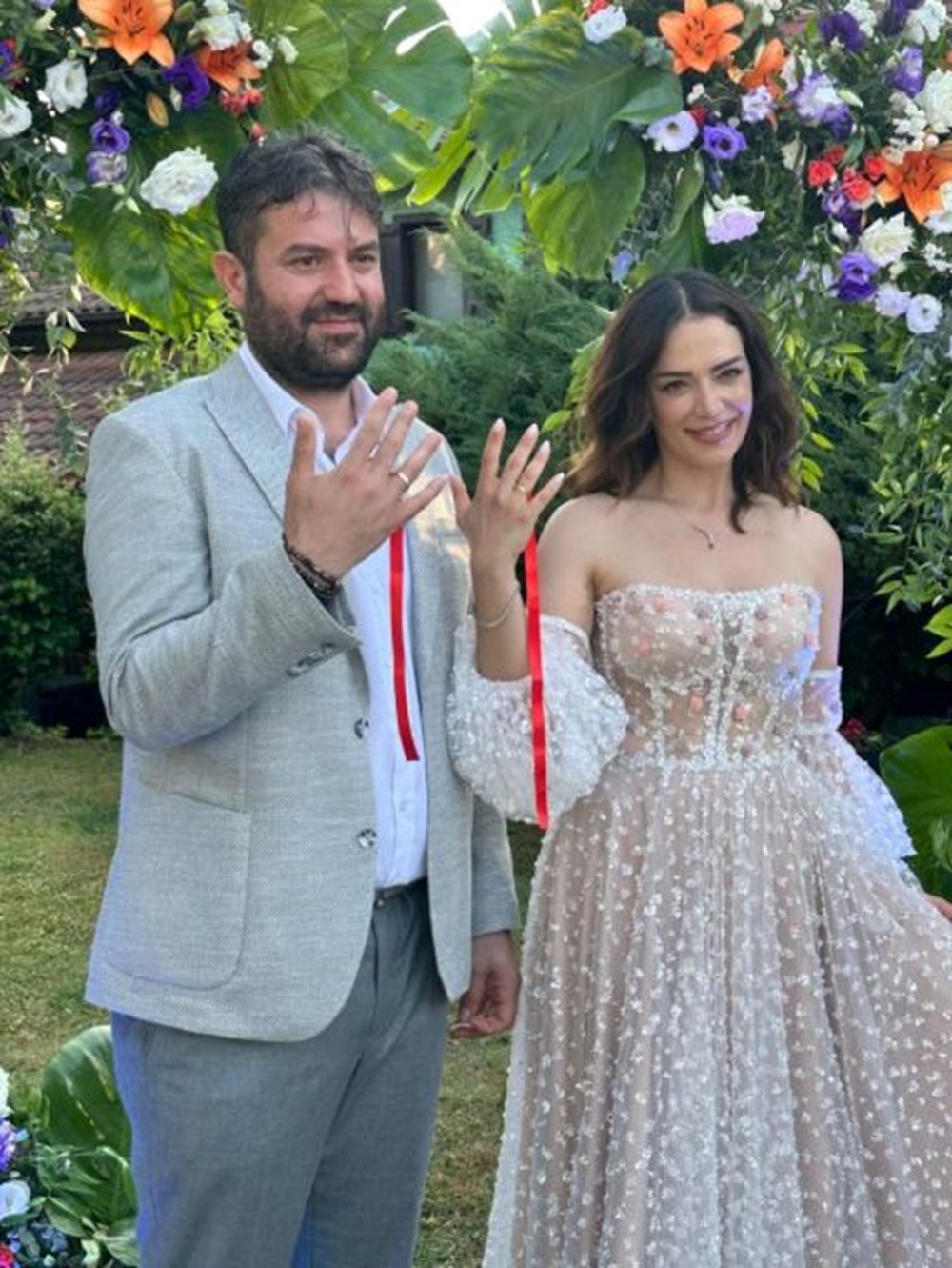 Oyuncu İpek Karapınar ile yönetmen Ali Balcı nişanlandı - 3