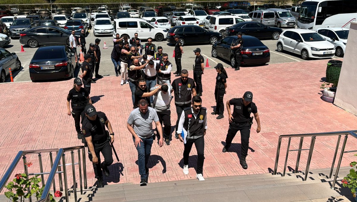 Bodrum'da silahlı kavga: 1 ölü, 6 gözaltı Bodrum'da silahlı kavga: 1 ölü, 6 gözaltı