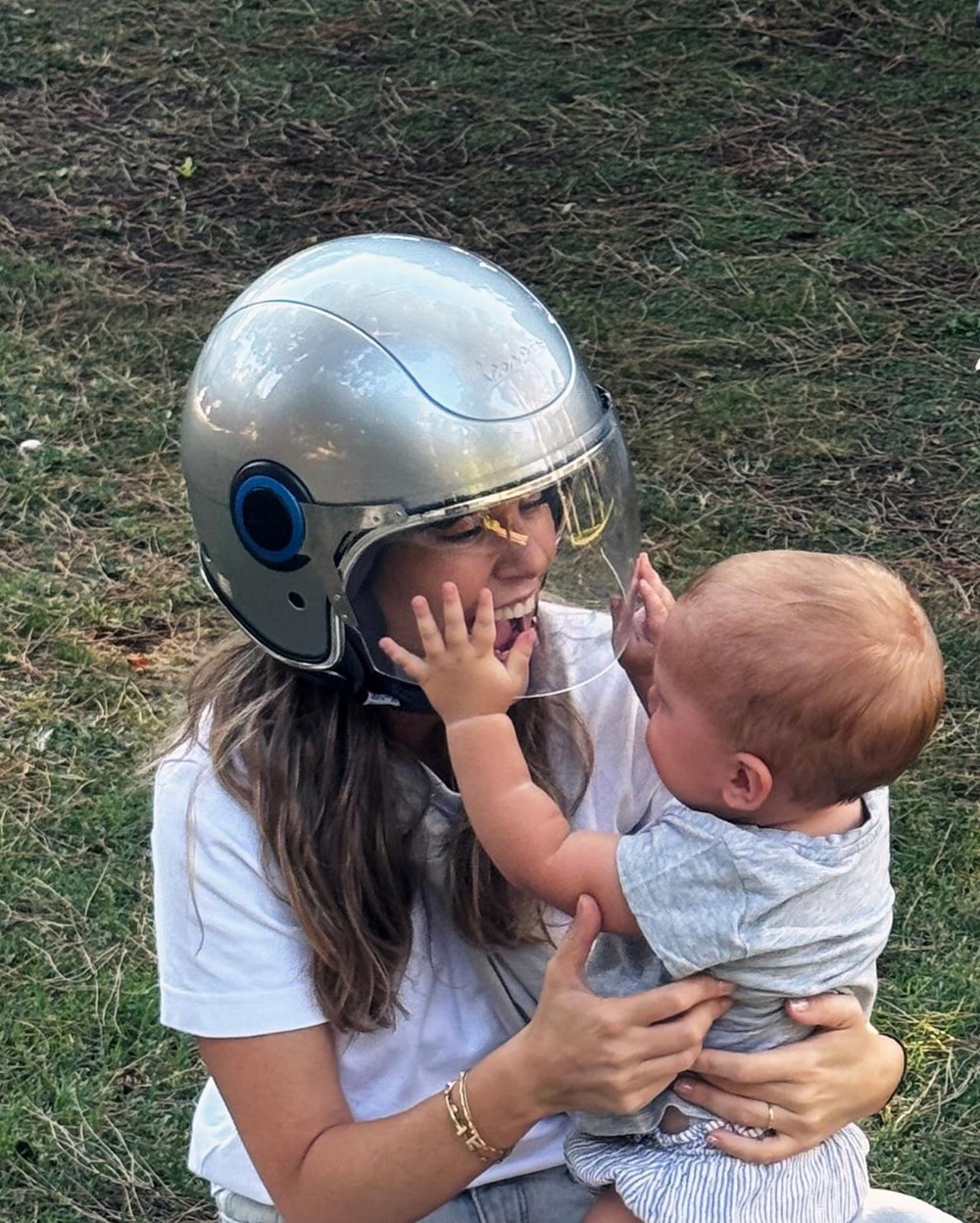 Aslı Enver'in kızının adımlarını paylaştı