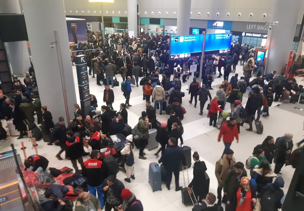 Binlerce yardım gönüllüsü İstanbul Havalimanı'na akın etti - 4