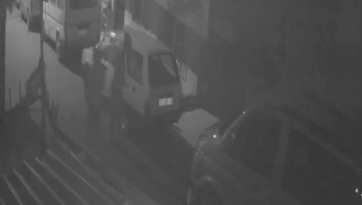 Ataşehir'de otomobil hırsızlığı kamerada Ataşehir'de otomobil hırsızlığı kamerada