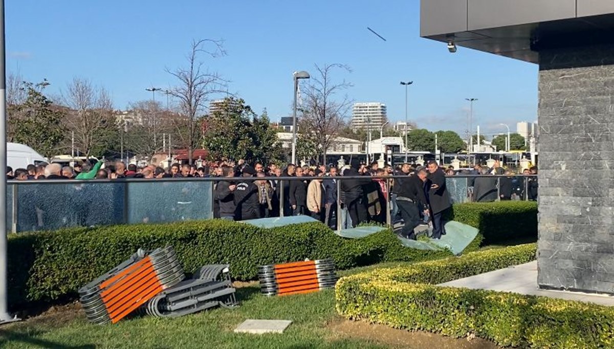 Taksicilerden İstanbul'da ulaşım zammına taşlı sopalı protesto! Gözaltılar var