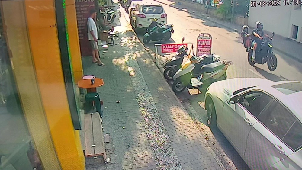 Trafik magandasının tekerlek şovu kaza getirdi - 1