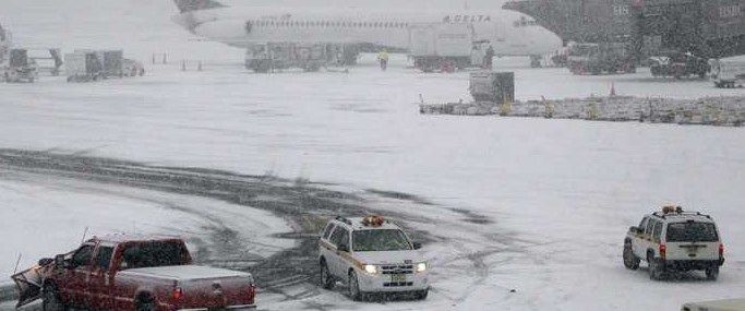 Посадка самолета зима. Коллапс в аэропорту. Погода аэропорт 1. Погода аэропорт 1. Погода аэропорт 1.