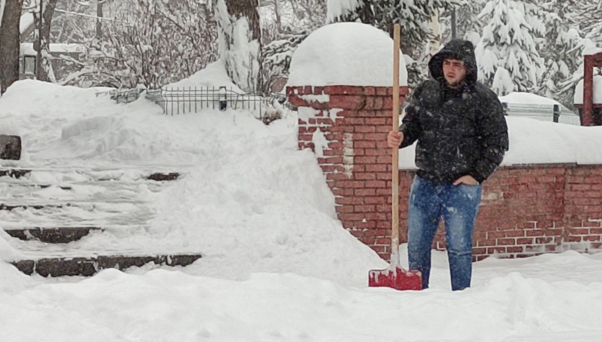 Ardahan'da 40 santimetre kar: 207 köy yolu ulaşıma kapandı