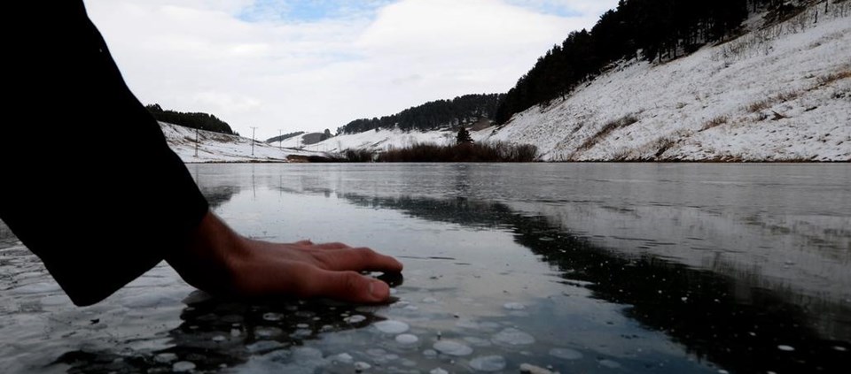 Kars'ta soğuk hava: Ördek Gölü tamamen dondu - 1