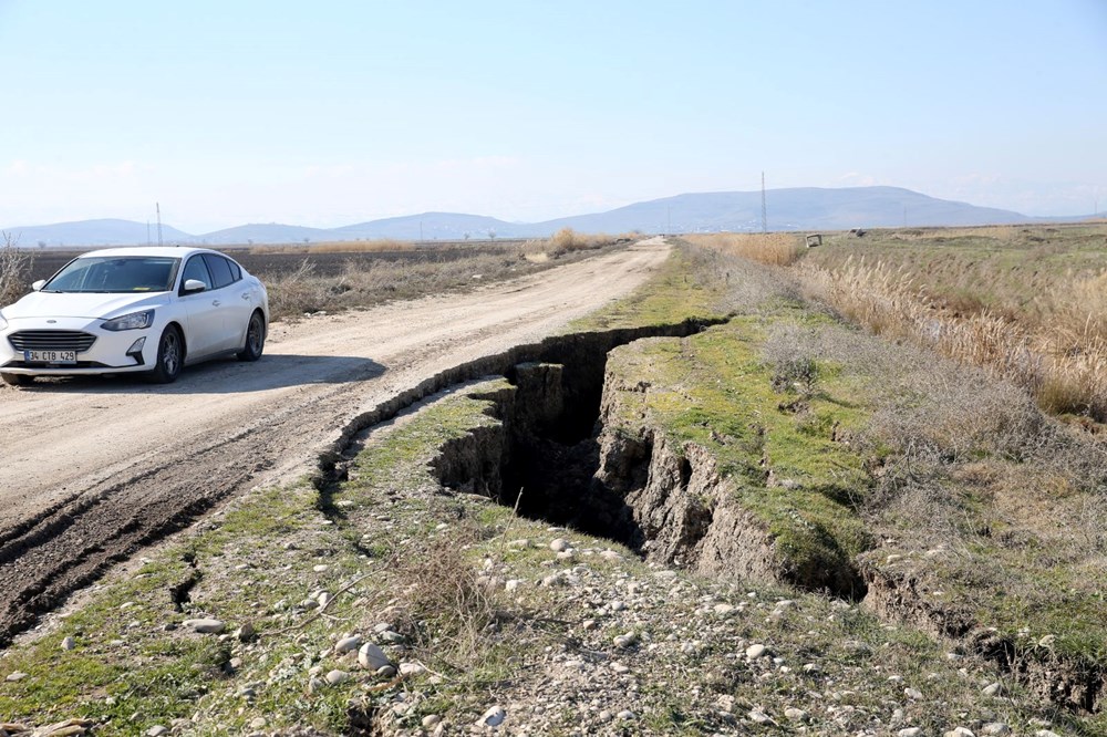 Kahramanmaraş'taki yol depremde paramparça oldu - 3