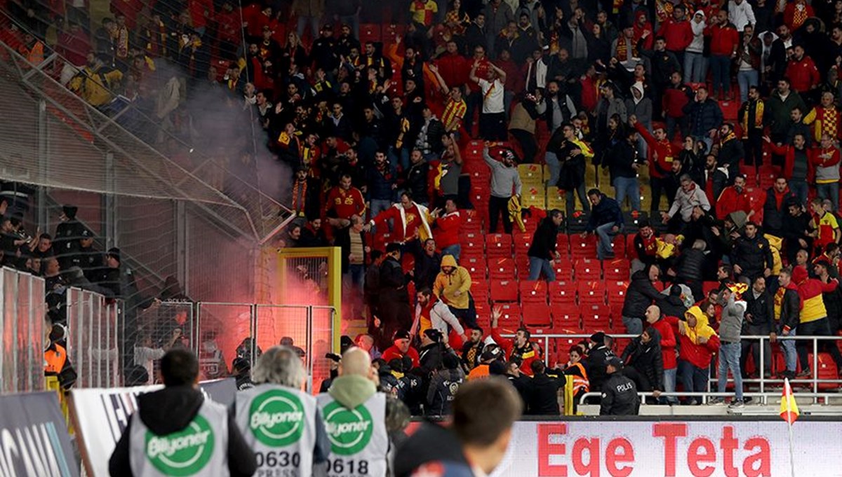 Olaylı Göztepe-Altay derbisinde cezalar belli oldu: Fişeği ateşleyene 15 yıl hapis Olaylı Göztepe-Altay derbisinde cezalar belli oldu: Fişeği ateşleyene 15 yıl hapis
