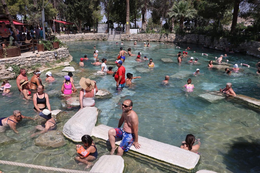 Kleopatra'nın da yüzdüğüne inanılan 2 bin 500 yıllık antik havuza yoğun ilgi - 4