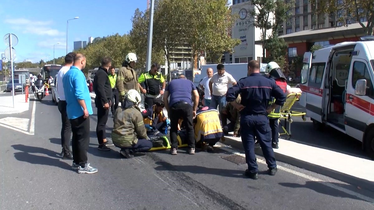 Yola savrularak yaralanan motosiklet sürücüsü ambulansla hastaneye götürüldü.
