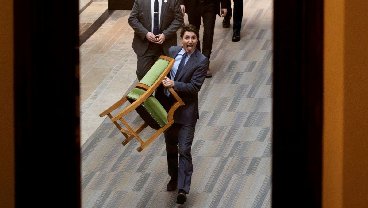 Trudeau sandalyesini de alıp gitti:
