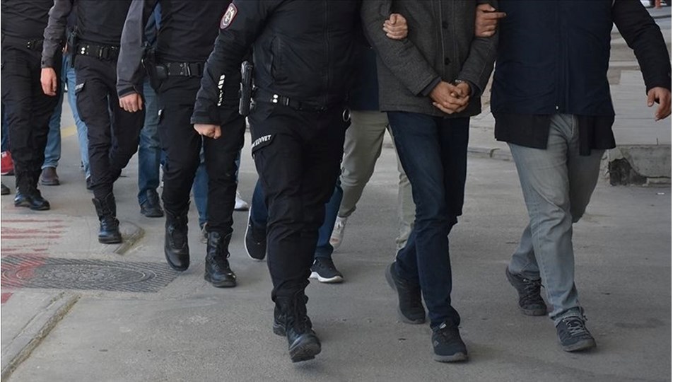 İzmir'de tütün kaçakçılığına 5 gözaltı