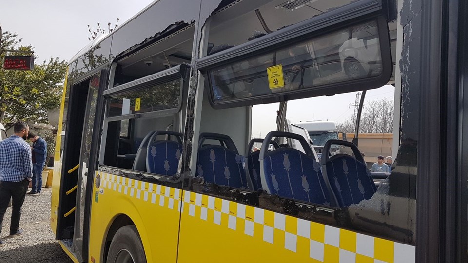 İstanbul'da hafriyat kamyonu İETT otobüsüne çarptı: 6 yaralı - 2