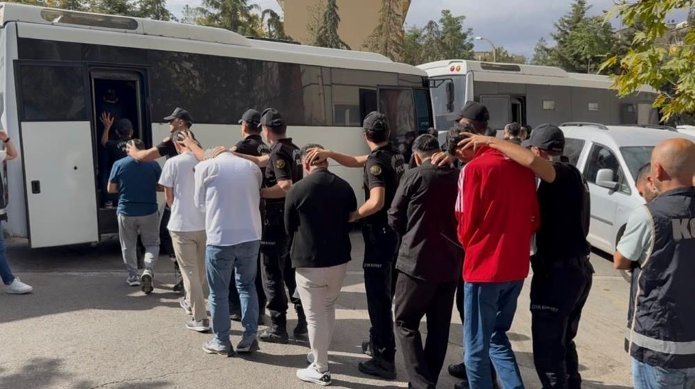 Silah kaçakçılarına 13 şehirde operasyon: 19 şüpheli tutuklandı - 4