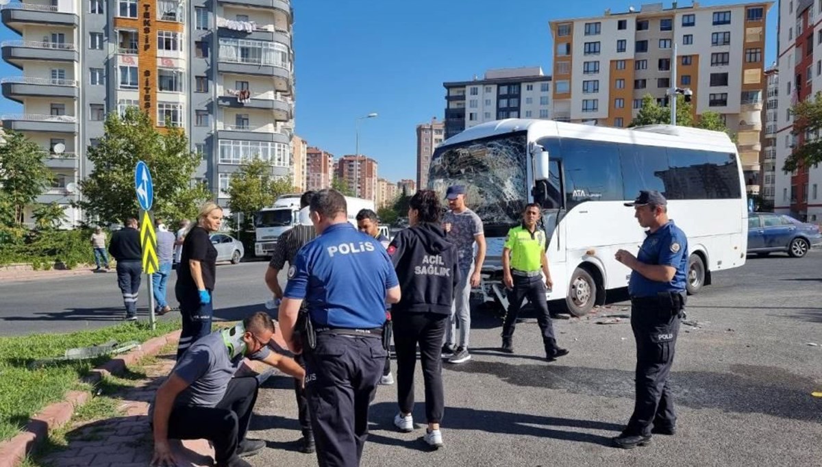 İşçi servisi ile kamyon çarpıştı: Yaralılar var