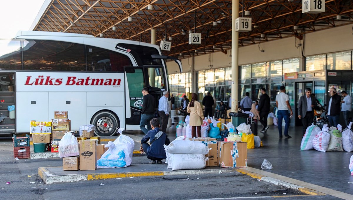 Otobüs terminalleri pazar yerine döndü