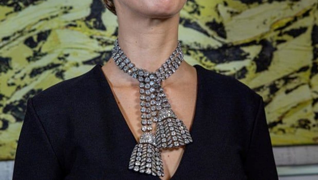 Marie Antoinet'i tahttan indirdi, II. Elizabeth'i tahta çıkardı: Gizemli kolye rekor fiyata satıldı!