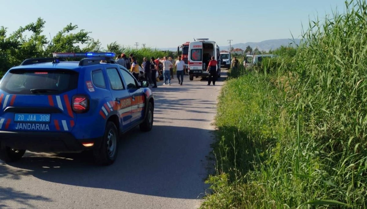 Yoldan çıkan işçi servisi devrildi