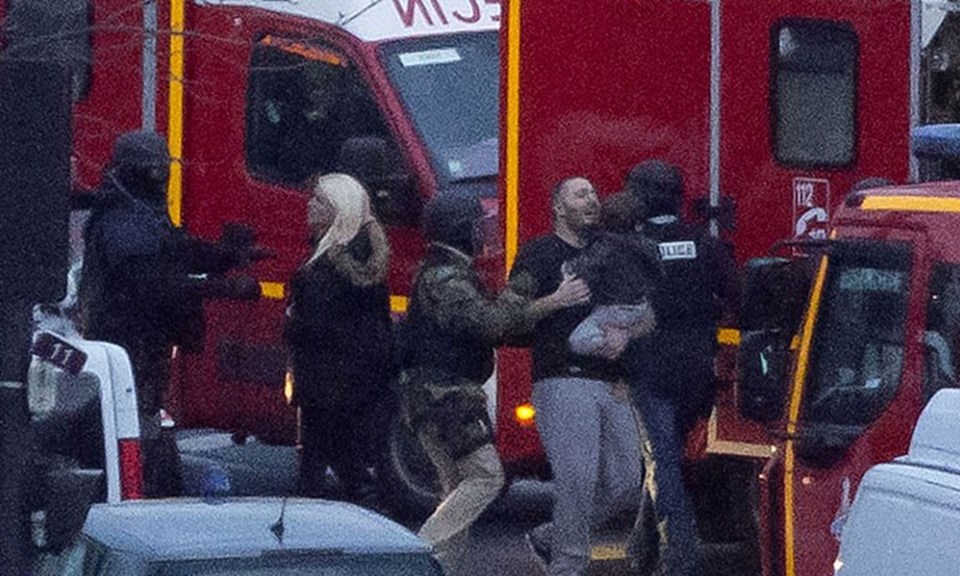Paris’te market saldırganı öldürüldü, 4 rehine hayatını kaybetti - 5