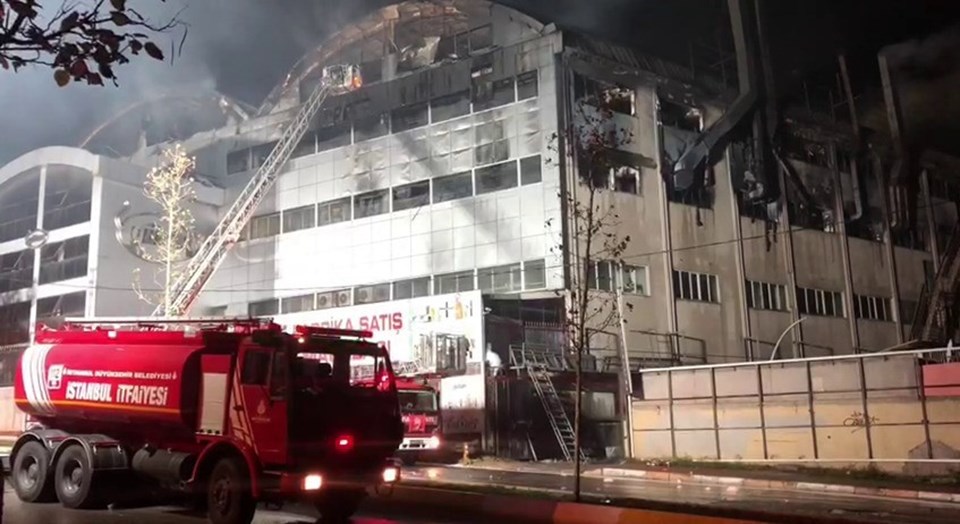 Sultanbeyli'de çelik tencere fabrikasında çıkan yangın 13 saat sonra söndürüldü - 1