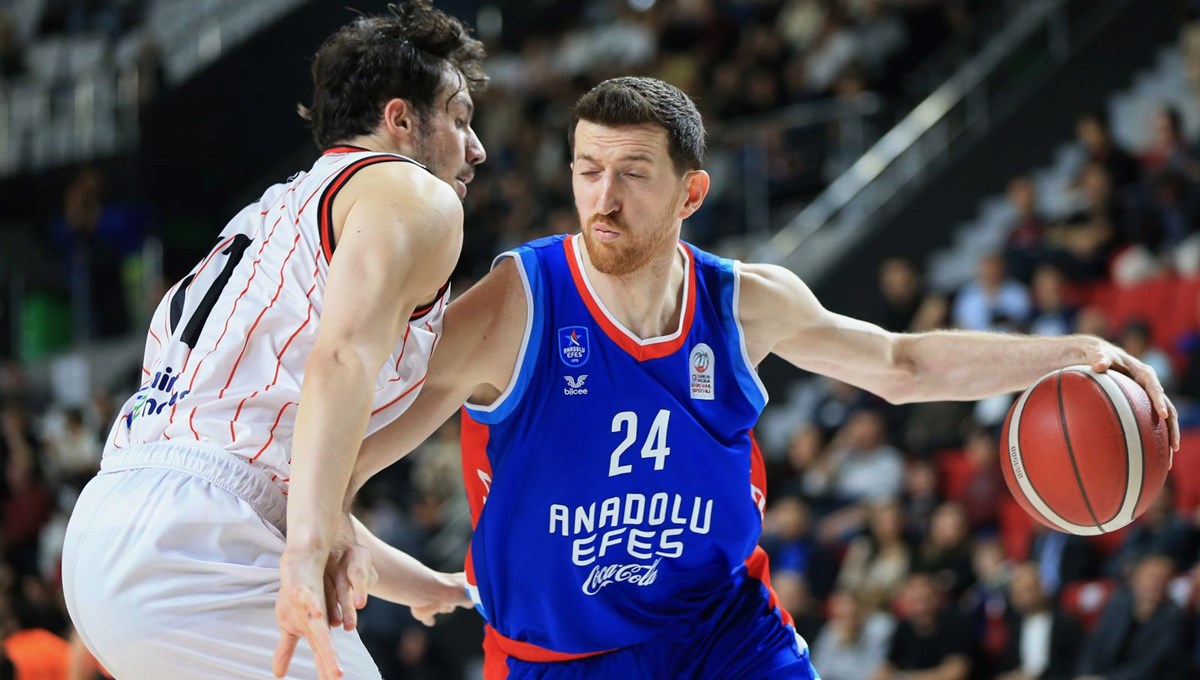 Anadolu Efes, Euroleague'de kritik maça çıkıyor