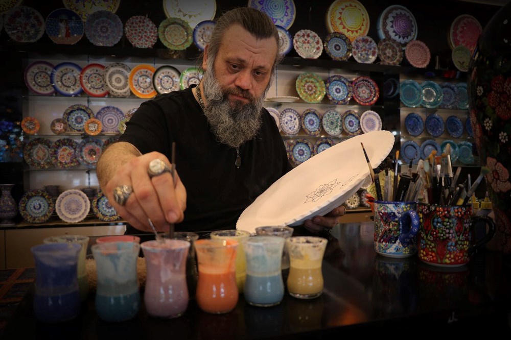 Çini ustası eserlerini resim ve gravürle zenginleştiriyor - 1