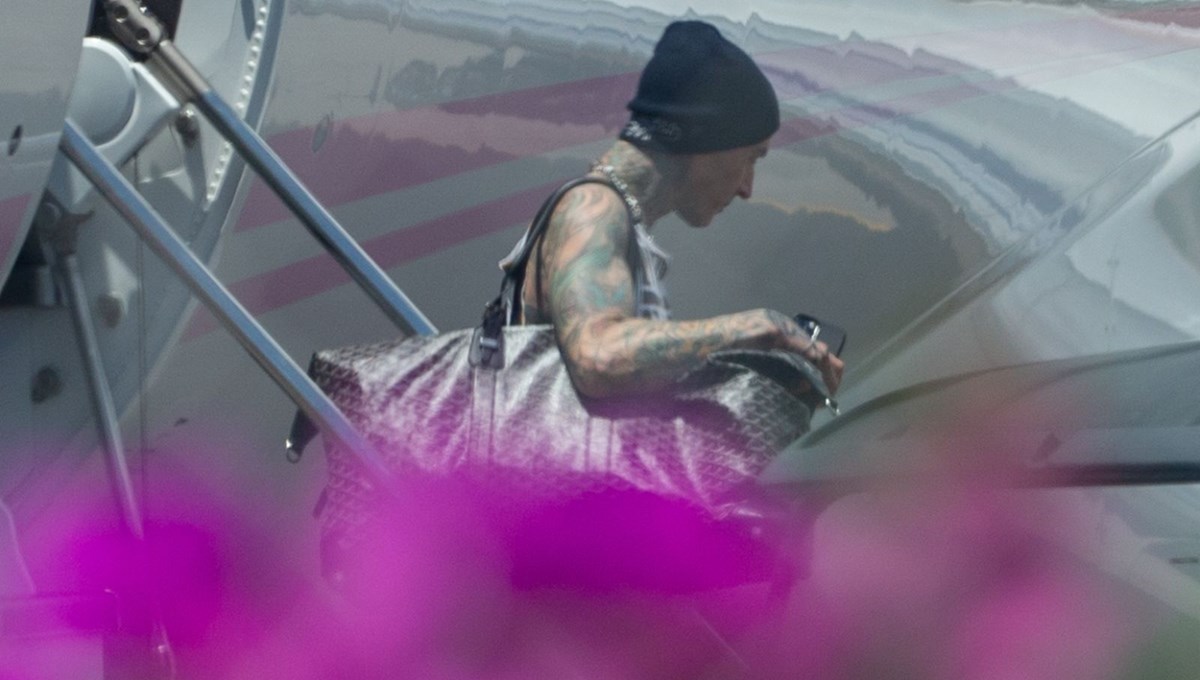 Travis Barker uçak korkusunu aşkla yendi
