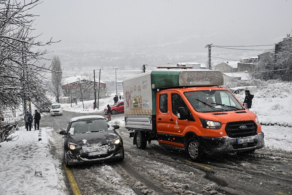 İstanbul’da kar yağışı etkisini artırdı: Yarın okullar tatil! - 6