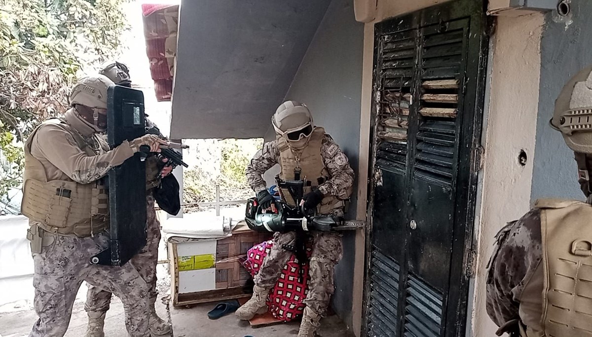 Antalya'da eş zamanlı narkotik operasyonu başlatıldı Antalya'da eş zamanlı narkotik operasyonu başlatıldı