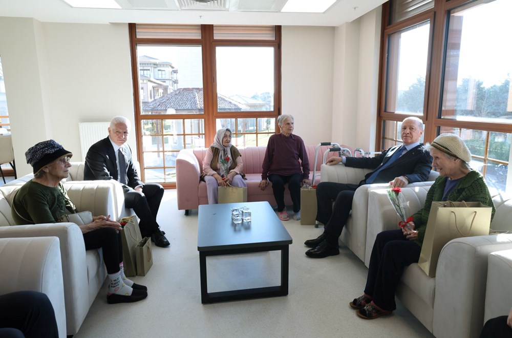 Cumhurbaşkanı Erdoğan'a ziyaretinde İstanbul Valisi Davut Gül de eşlik etti.