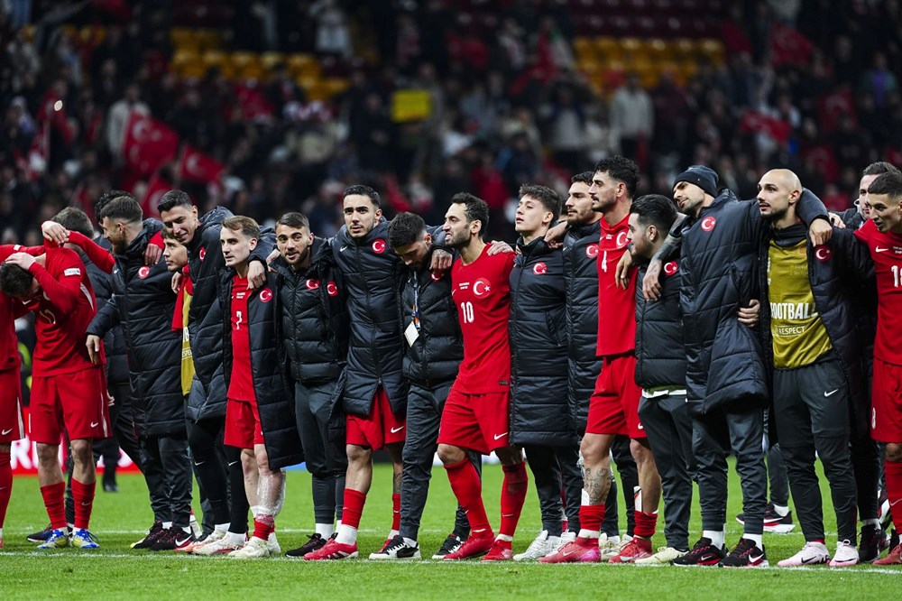 A Milli Takım'ın Macaristan zaferi sonrası hem övgü yağdı hem uyarı geldi: Aynen devam çocuklar | Aman Montella, dikkat - 12