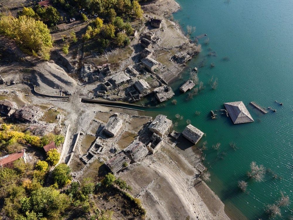 Baraj suları çekilince taş evler gün yüzüne çıktı - 5