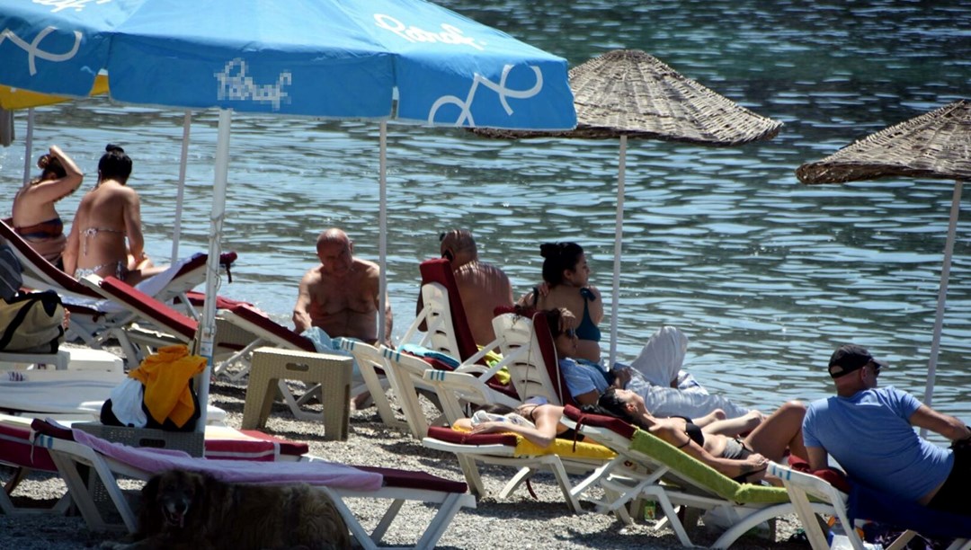 Bodrum’da bayram yoğunluğu: Hava sıcaklığı 25 dereceyi geçti, sahiller doldu