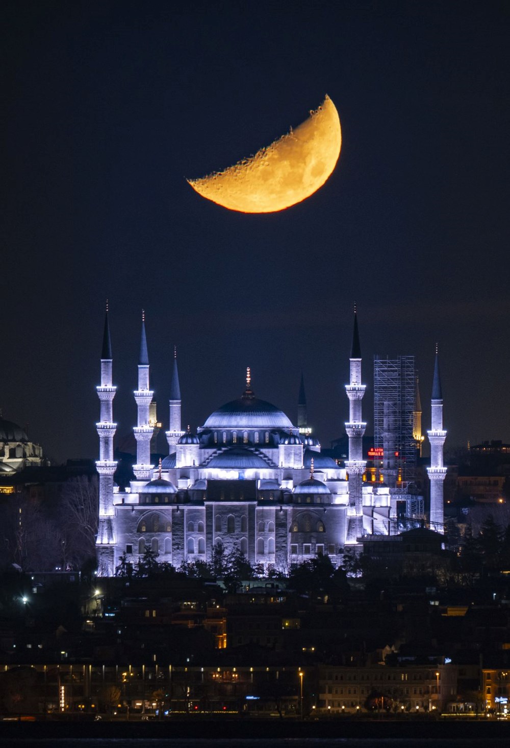 İstanbul'da Olağanüstü Hilal Manzarası 75 2XqjdBd8Q0OcKeC85GKVmA