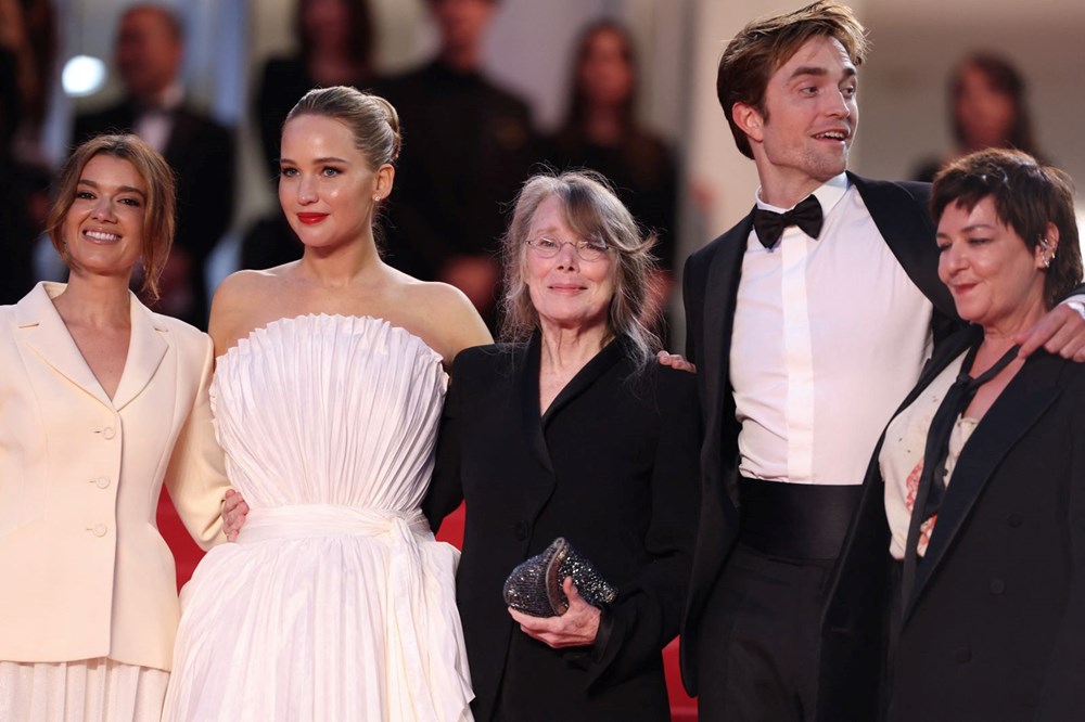 Jennifer Lawrence'ın yeni filmi 9 dakika boyunca ayakta alkışlandı - 1