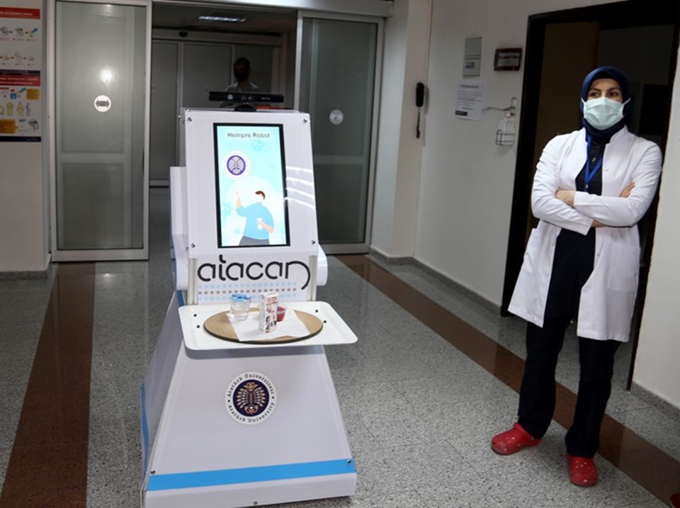 Covid-19 hastalarının hemşire robotu 'Atacan' göreve başladı - 1