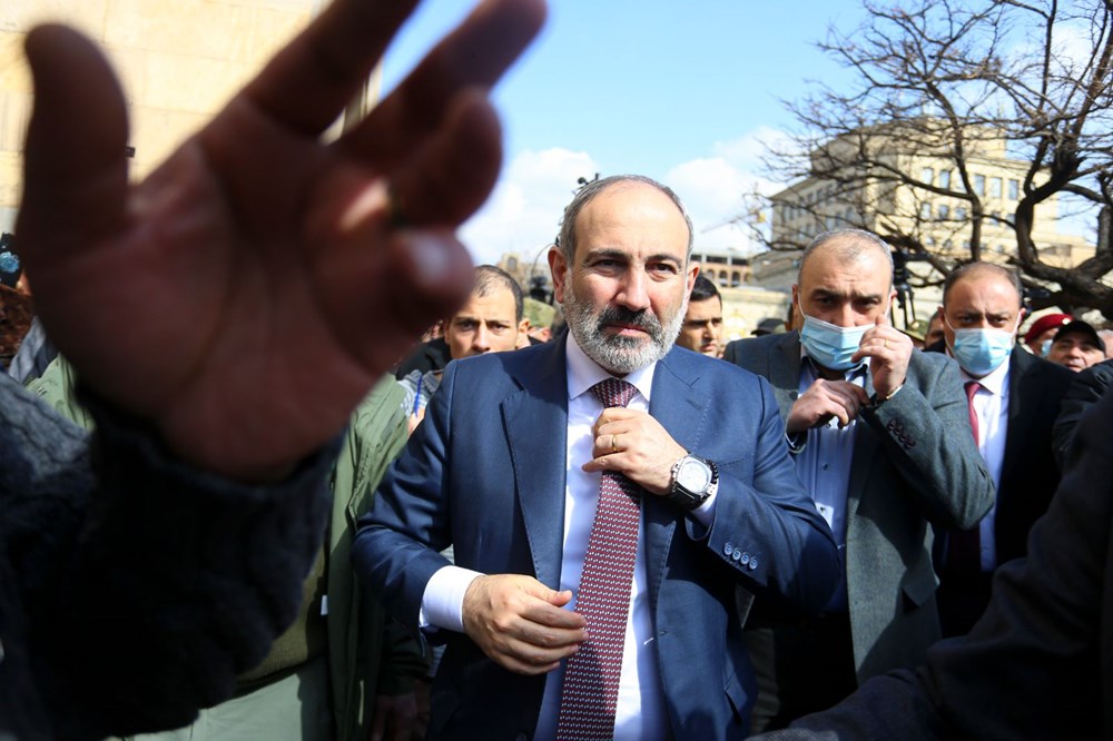 Ermenistan'da darbe girişimi: Paşinyan destekçileri ve karşıtları meydanlara çıktı - 15