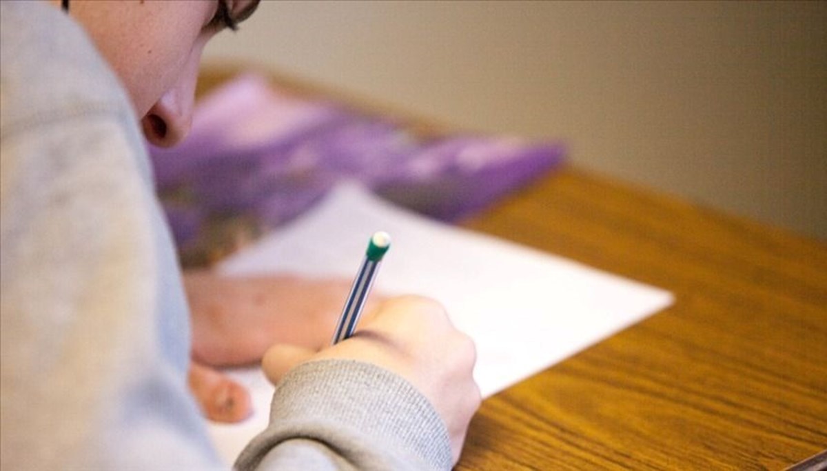 MEB, ikinci yazılı sınavlara yönelik örnek soru kitapçıkları yayımladı MEB, ikinci yazılı sınavlara yönelik örnek soru kitapçıkları yayımladı