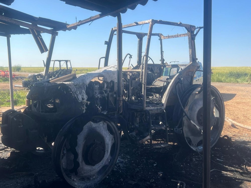 Mardin'de traktör ve trafoları ateşe verdiler - 10