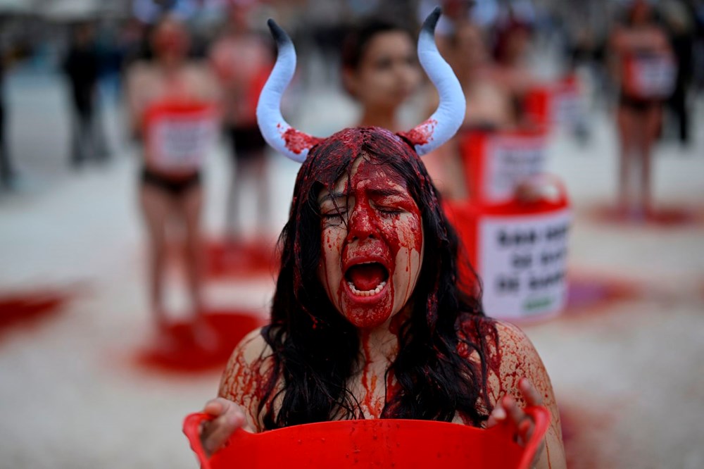 Madrid'de kırmızı boyalı eylem: