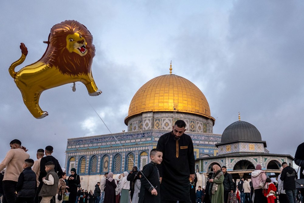 İşgal altında bayram: Mescid-i Aksa'daki namaza 120 bin Filistinli katıldı - 5