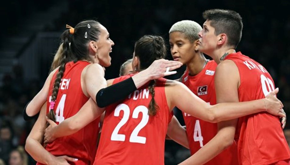 Türkiye-İtalya voleybol maçı ne zaman, saat kaçta ve hangi kanalda? Filenin Sultanları final bileti için sahada
