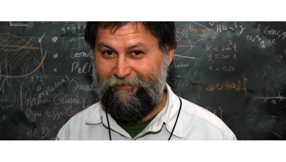 Prof. Nesin: YGS'deki şifre aptallığın daniskası